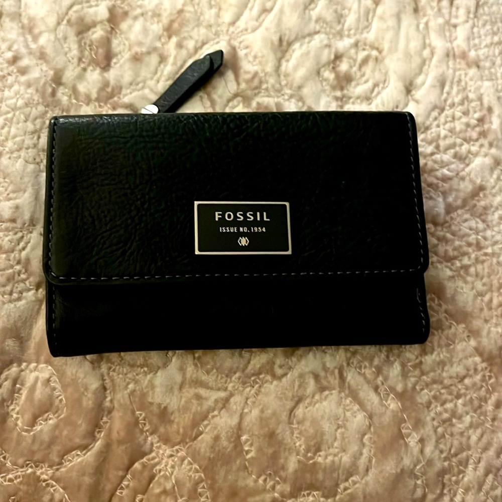 NWOTS Fossil Pebbled Leather Dawson Trifold Wallet Multifunction Black